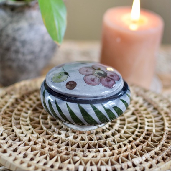 Tonala Mexico Vintage Pottery Trinket Box, Hand-painted - Picture 6 of 10